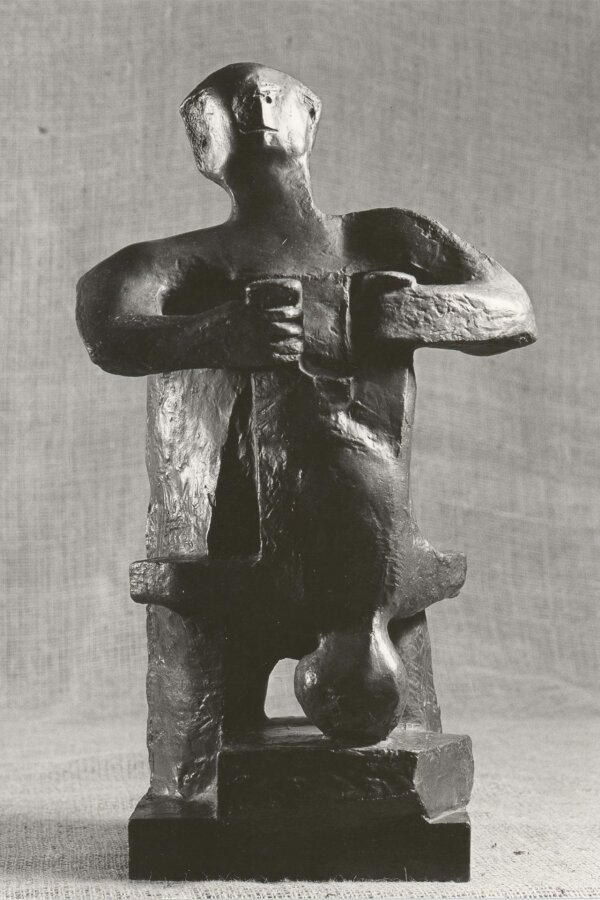 Sylva Lacinová, Šťastný otec, 1989, bronz, 49x28 cm, foto: Josef Tichý, A. Fiap